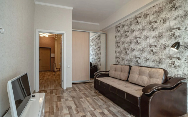 Апартаменты на Ялтинской 12А, ЖК Шато Лувр