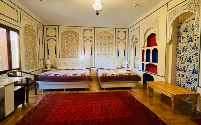 Chor Minor 100 m do starogo goroda s besplatnum bassejnom  Hotel
