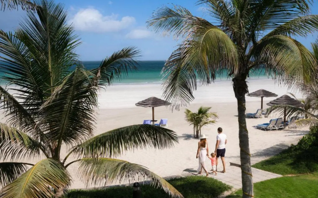 Dusit Ajman Resort & Villas Hotel - Image 2