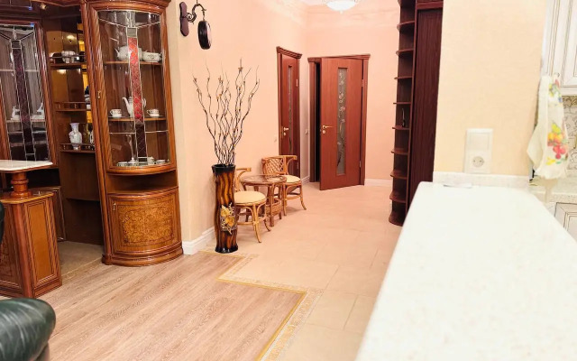 Ryadom S Chashey Flat