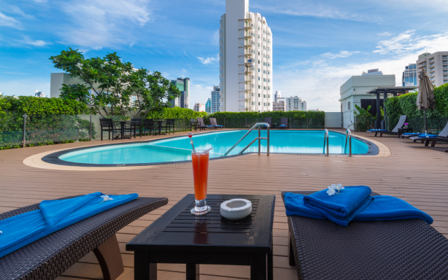 Lohas Residences Sukhumvit Hotel