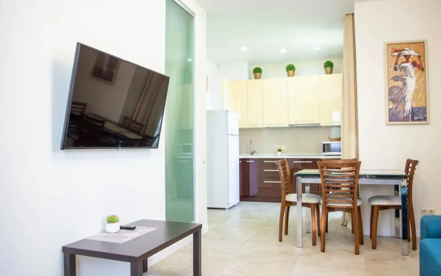 Na Tavricheskoy 7k3 Apartments