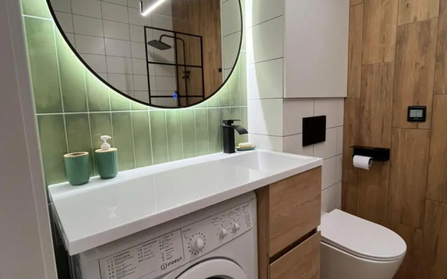 Stilnaya Kvartira V Tsentre Zapadnogo Flat
