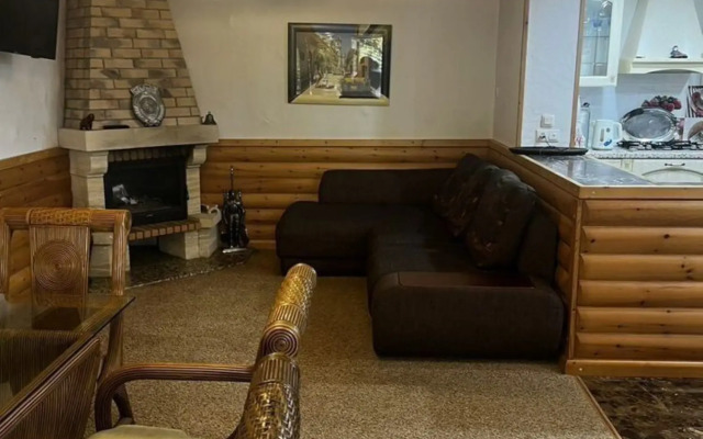 Na Ulitse Batayskoy 10a Private house