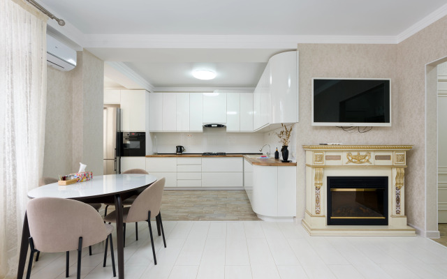 Sutkiru Ryadom S Viktoriey Flat