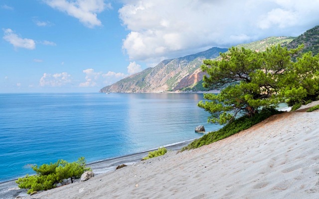 Cretan Sunny Villa Heated Pool