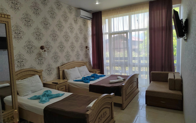 Robert I Oksana Guest house