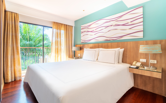 Отель Radisson Resort and Suites Phuket