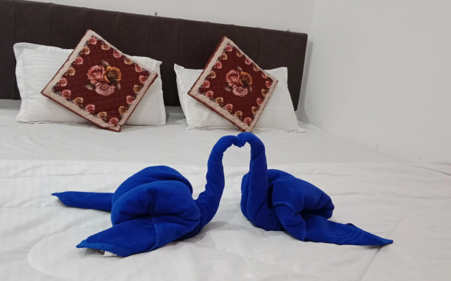 Aaradhya Hotel