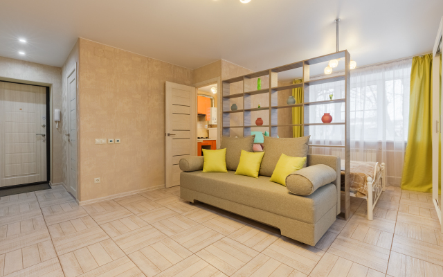 Na Pervomayskoy Flat