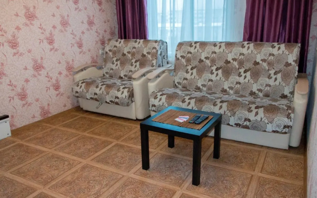 U DK Metallurgov. Barbaris two-room Apartments