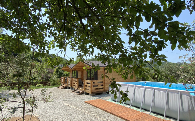 Domiki Lastochka Chalet