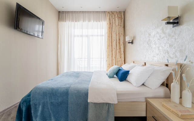 Apart Vl Na Naberezhnoy S Vidom Na More Apartments