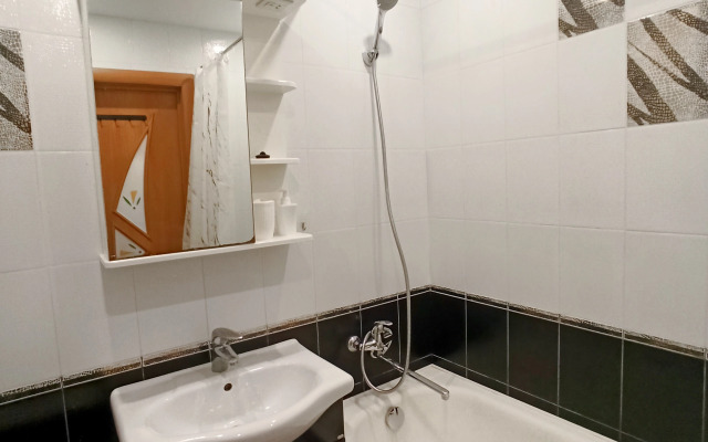 Uyutnaya Blizko ot Vokzala i Serysheva Flat