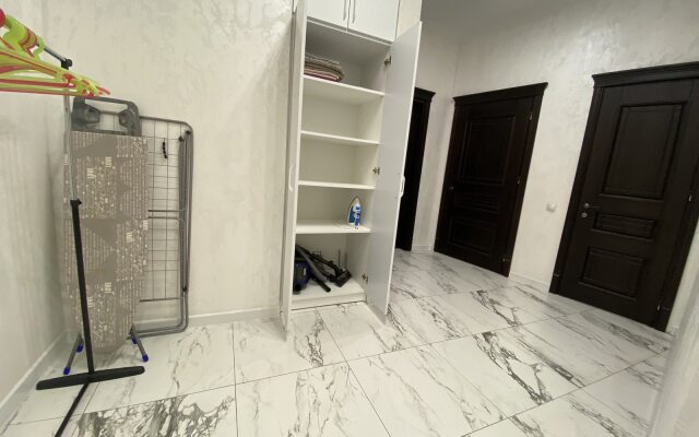 V Tsentre S Vidom Na Park Apartments