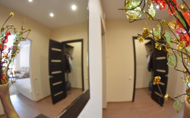 Апартаменты Лучшая однушка на Крайнова 3а