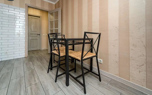 Na Ulitse Zhukova 17b Apartments