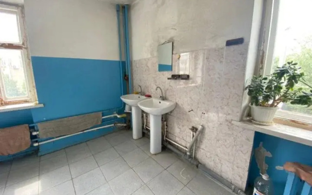 Biryuzovaya komnata v tsentre goroda furnished room