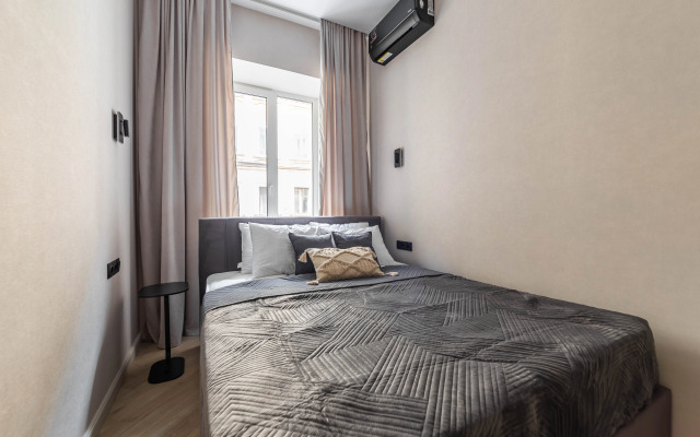 Trekhkomnatnaya S Dizaynerskim Remontom Na Sadovoy Flat