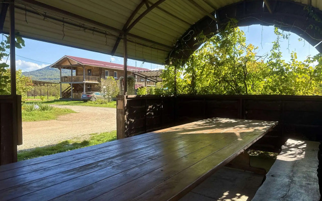 Thach from Travel Hotels Entourage