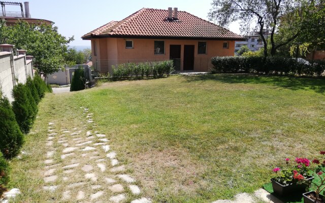 Miranis Houses Guest House
