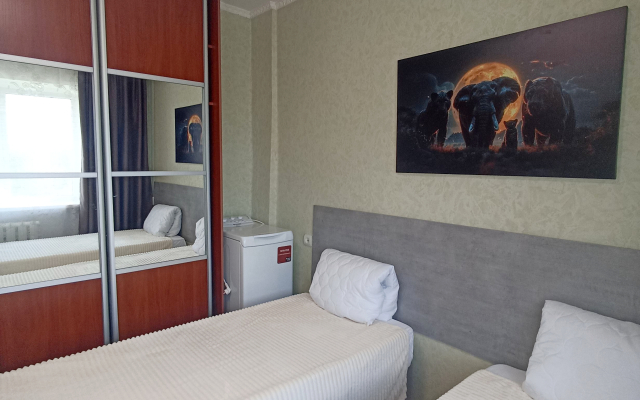 S Vidom Na Monastyr Flat