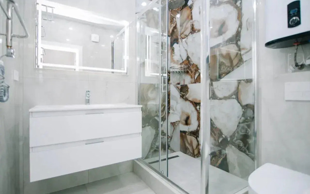 3kh Komnatnaya S Dizaynerskim Remontom Flat