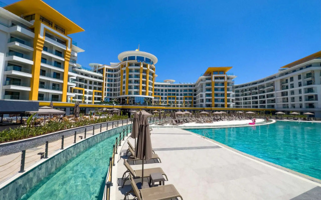 Qoople Azura World S 16 Apartments