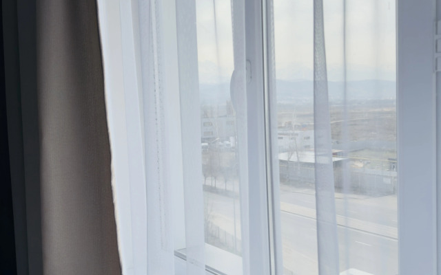 Studiya Jana Qainar Flat