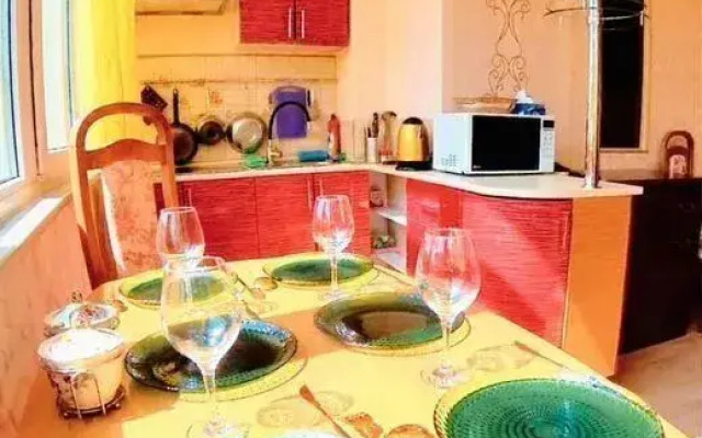 Na Pervomayskoy Ulitse 13 Apartments