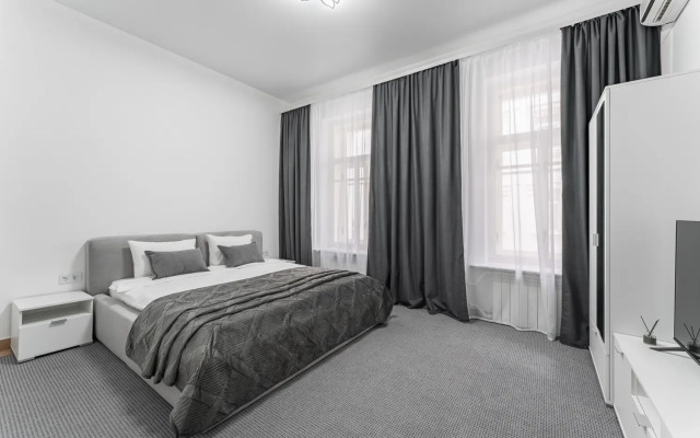 Tryokhkomnatnaya V Tsentre Moskvy Na Tverskoy Flat