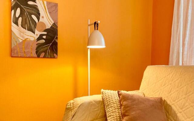 Sapfir s Zakrytym Dvorom, Ryadom s TTS Ostrov, Mat i Dity Apartments