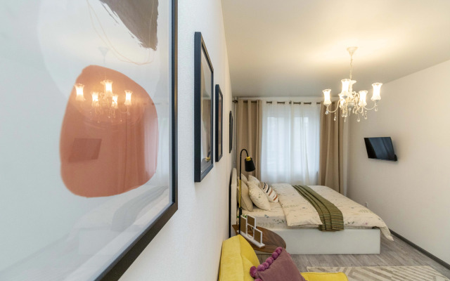 Квартира с желтым диваном