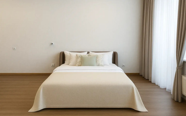 Na Glavnoy Naberezhnoy Goroda Flat