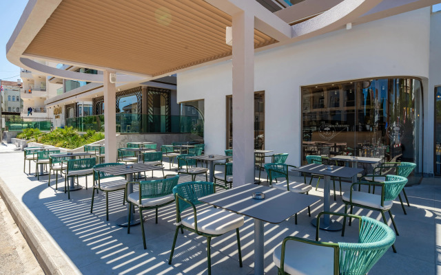 Awen Hotel Lara