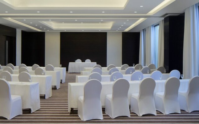 Le Meridien Dubai Hotel & Conference Centre