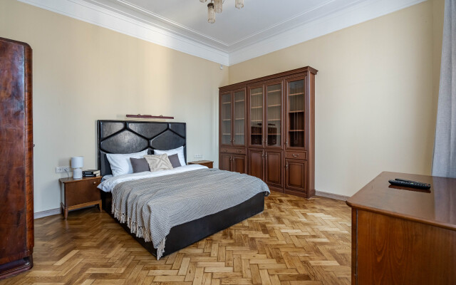 Квартира писателя в центре Петербурга с бесплатной парковкой