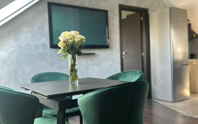 Amoroma: Nad Morem, Blizhe K Nebu Flat