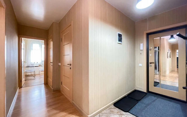 S Khoposhim Pemontom C Tpemya Izolirovannymi Komnatami Flat