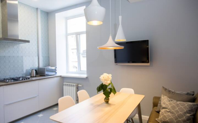 Апартаменты Скайлайт на Малой Московской