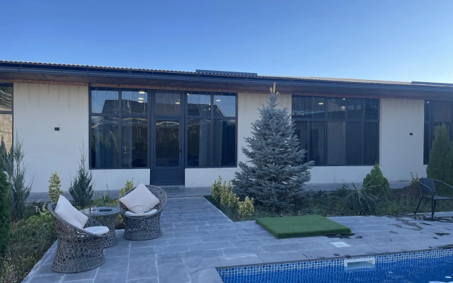 Вилла Mughni Family House