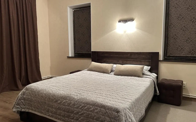 Semeyny S Kaminom Guest house