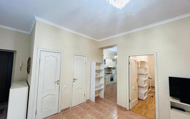 Trekhkomnatniye s Terrasoy i Balkonom Apartments