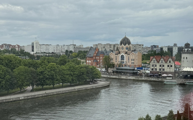 Flat Poyuschie Fontany V Samom Tsentre