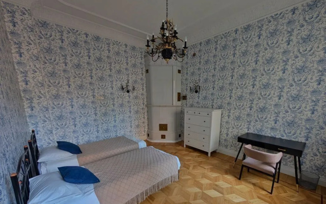 Na Suvorovskom Prospekte 51 Flat