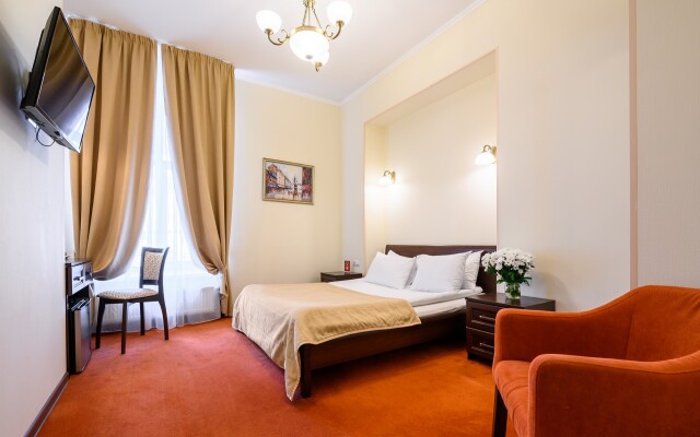 Гостевой дом Соло на набережной реки Мойки 82