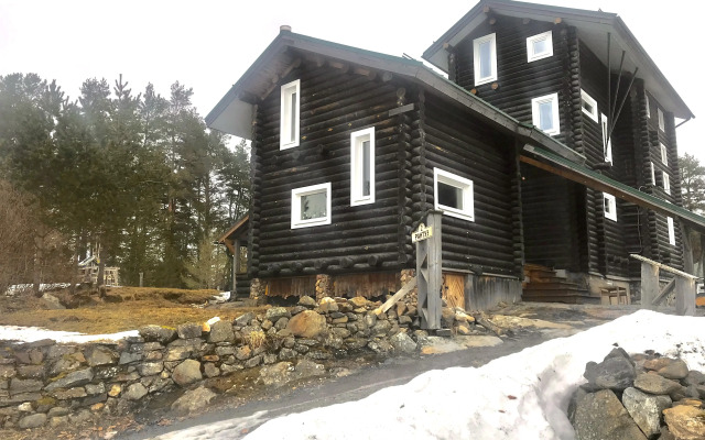 Dom na skale s vidom na ozero Private house