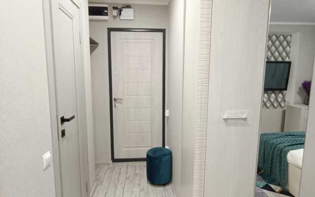 Studiya 700 Metrov Ot Vdnkh S Balkonom Flat