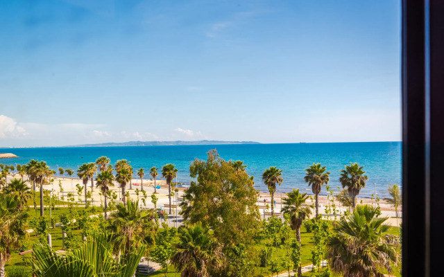Marina Luxury Suites 101 Jacuzzi Apartments