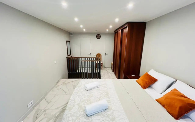 Dvukhurovnevye S Basseynom Na Territorii San-Marino Apartmen